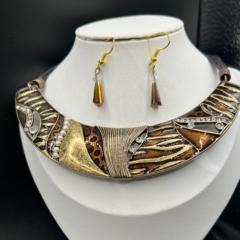 Sumni Enamel Rhine Animal Print Necklace Set